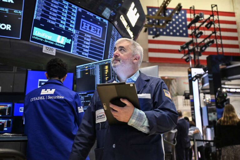 S&p 500, dow close lower for the first time in