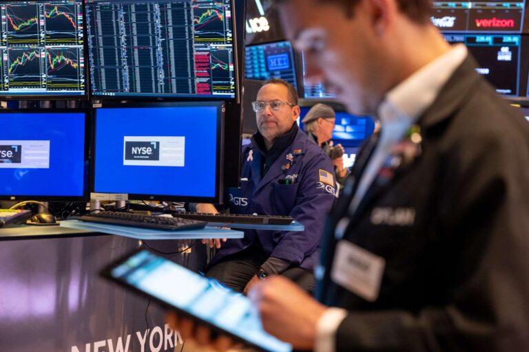 S&p 500 falls for the first time in seven days