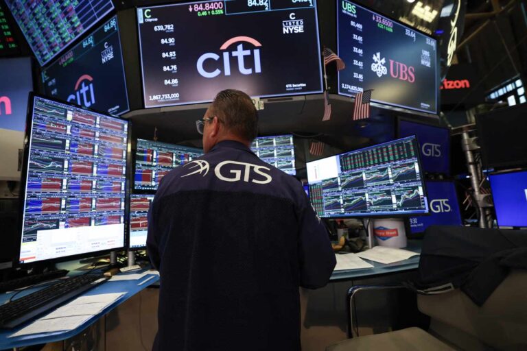 S&p 500, nasdaq rise slightly to new highs as stocks