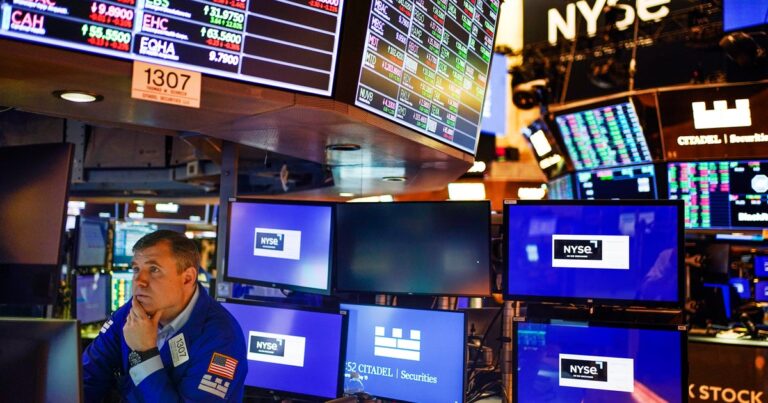 Stock market falls sharply after target reports sales drop