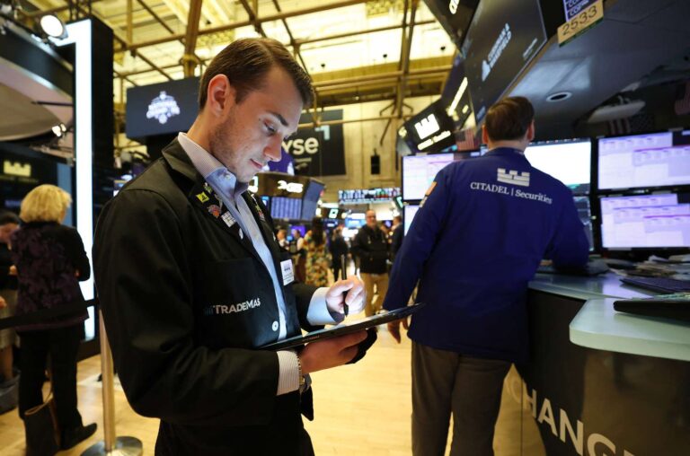 Stocks fall for 2nd straight day as investors await tariff
