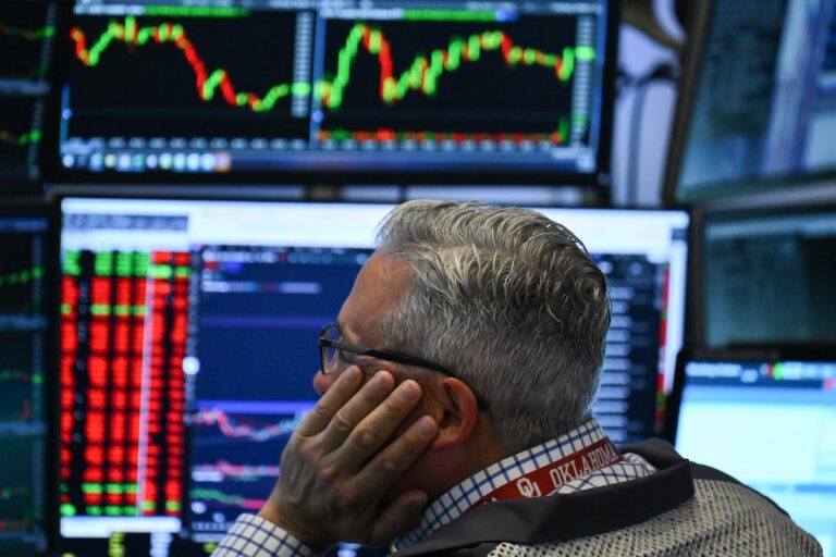 Stocks fall as oil prices return to rising