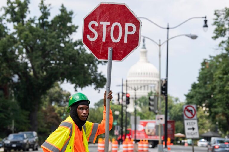 Us economy shows signs of 'paralysis' as new data reveals