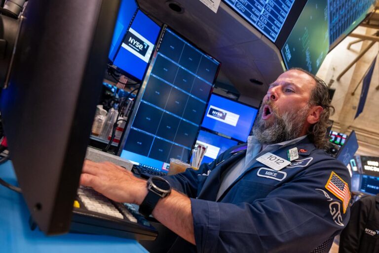 Dow, s&p 500, nasdaq futures fall after trump threatens 35%