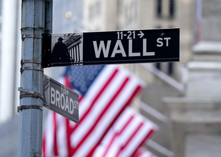 Dow, s&p 500, nasdaq futures wobble amid wave of earnings