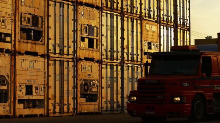 Trump threatens 50% tariffs on brazil if it doesn’t stop