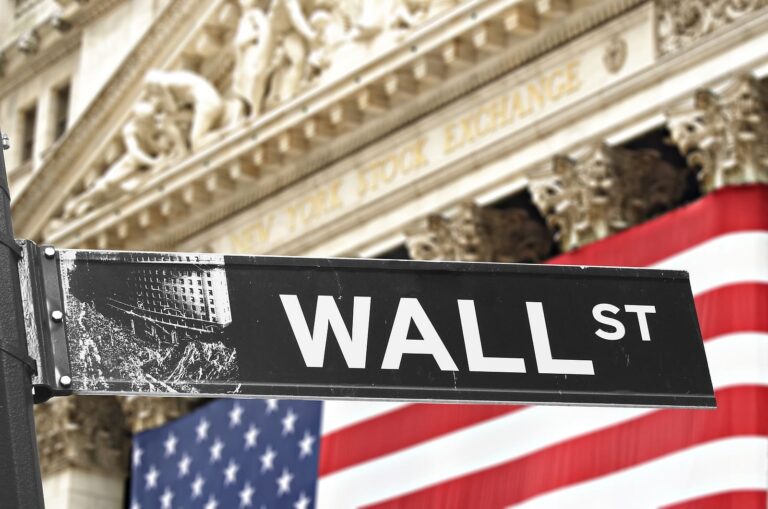 Us financial markets close at record highs