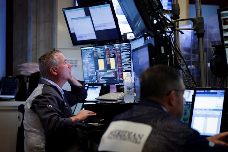 Wall st stocks edge lower as investors look for tariff