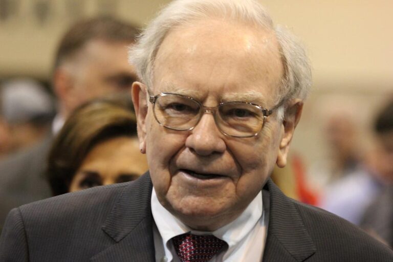 Warren buffett sold apple and bank of america in favor
