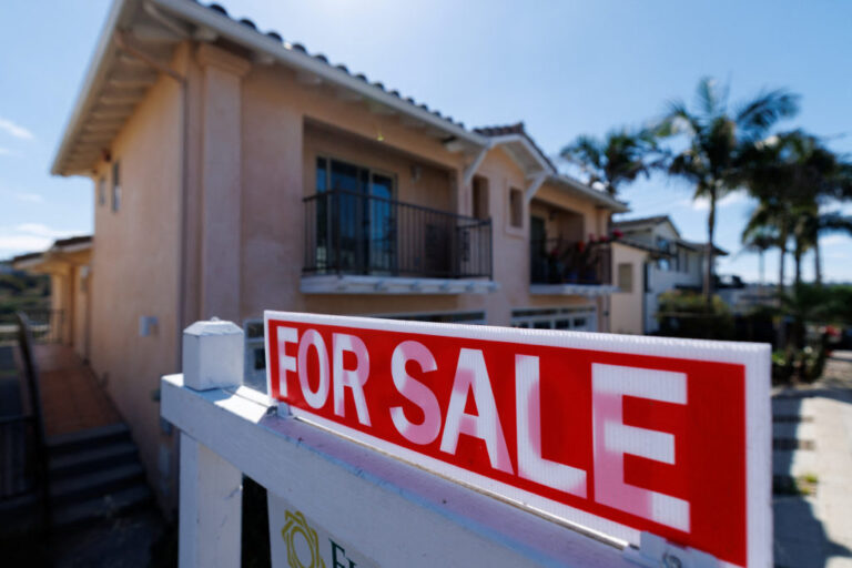 Average 30 year u.s. mortgage rate drops to lowest level since