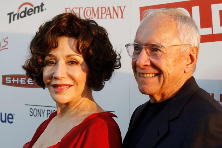 Billionaire couple lists most expensive home in us for sale.