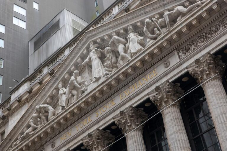 Dow, s&p 500, nasdaq retreat after jobless data, walmart earnings