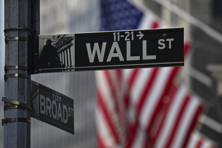 Dow, s&p 500, nasdaq slide to solid month on sour