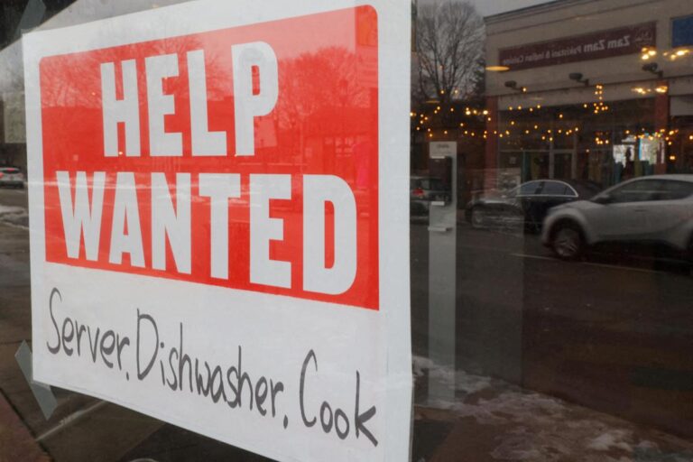 Economists react to weak july jobs report as rate cut