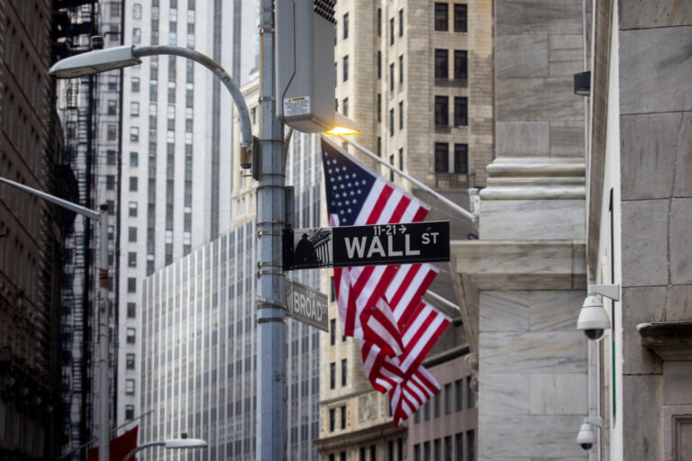 Hedge funds are placing risky bets on the u.s. stock