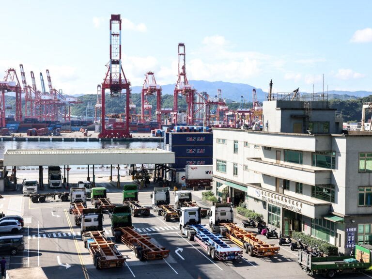 How are countries and markets reacting to trump tariffs? |