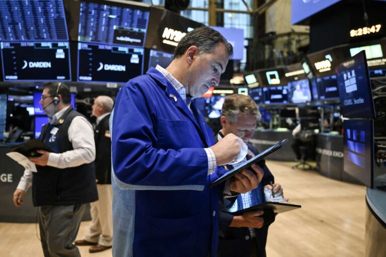 S&p 500, dow retreat from record highs as tech stocks