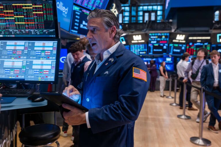 S&p 500 falls for 4th consecutive day as tech stock