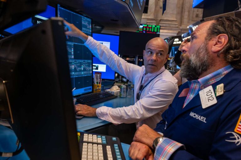 S&p 500, nasdaq fall as tech stocks tumble; dow closes