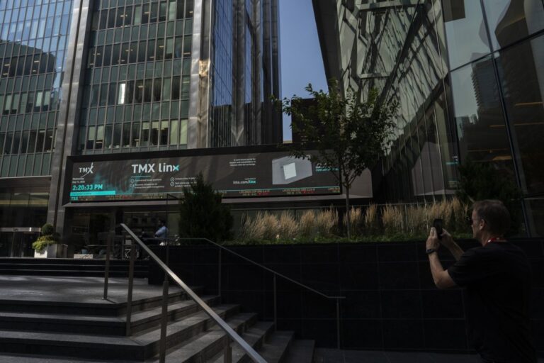 S&p/tsx composite reverses losses to a flat finish, while u.s.