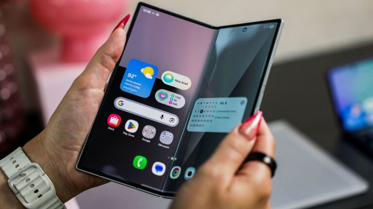 Samsung takes market share from apple in u.s., foldable phone