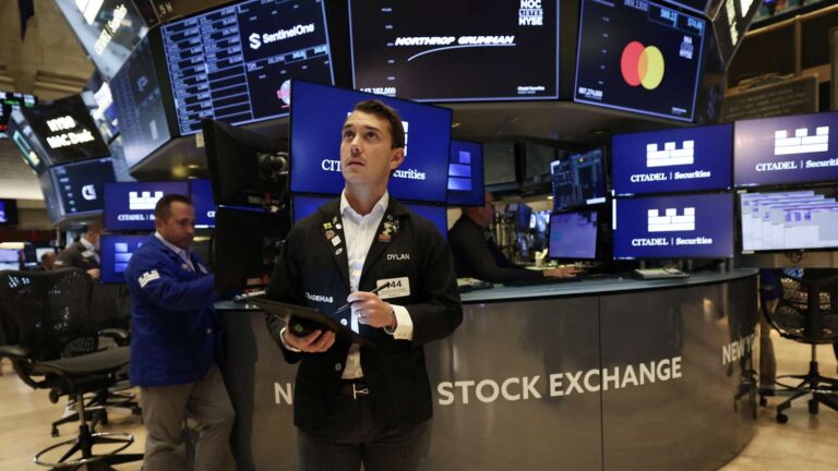 Stocks retreat from early gains as market struggles to sustain