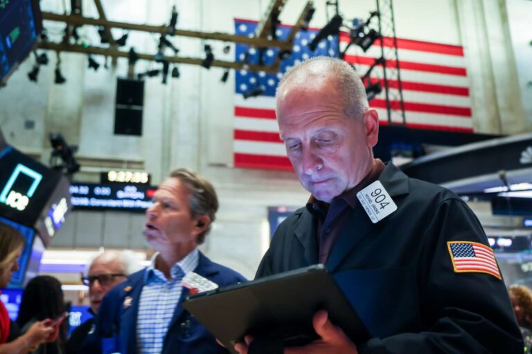 Stocks rise as investors digest flurry of earnings, keep tabs