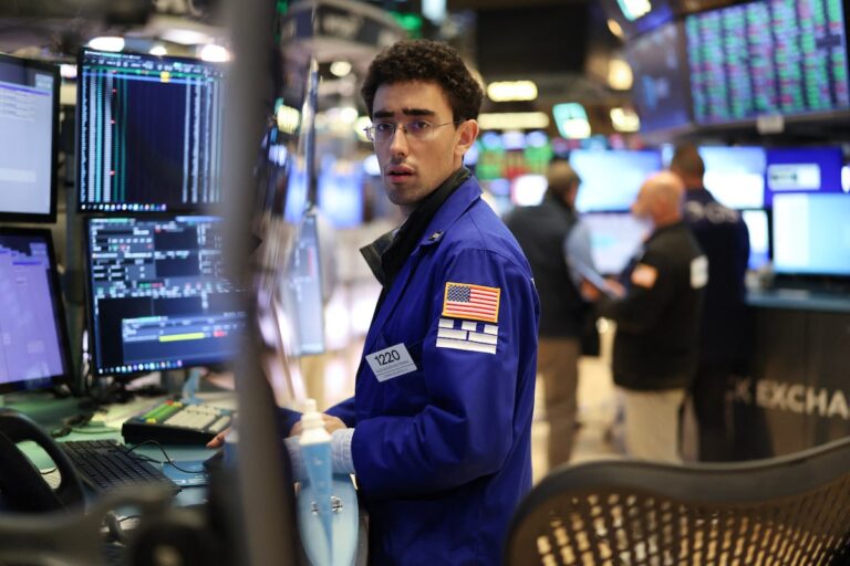 Tsx closes above 28,000 for the first time as resource