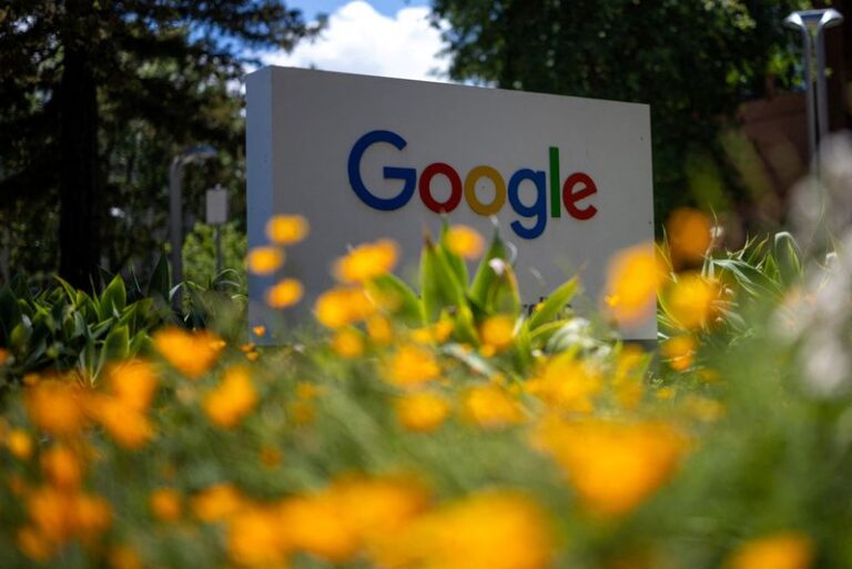 Google keeps chrome and apple deal but must share data