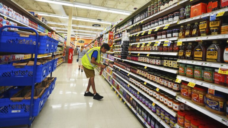 Rising inflation and a deteriorating job market puts the fed